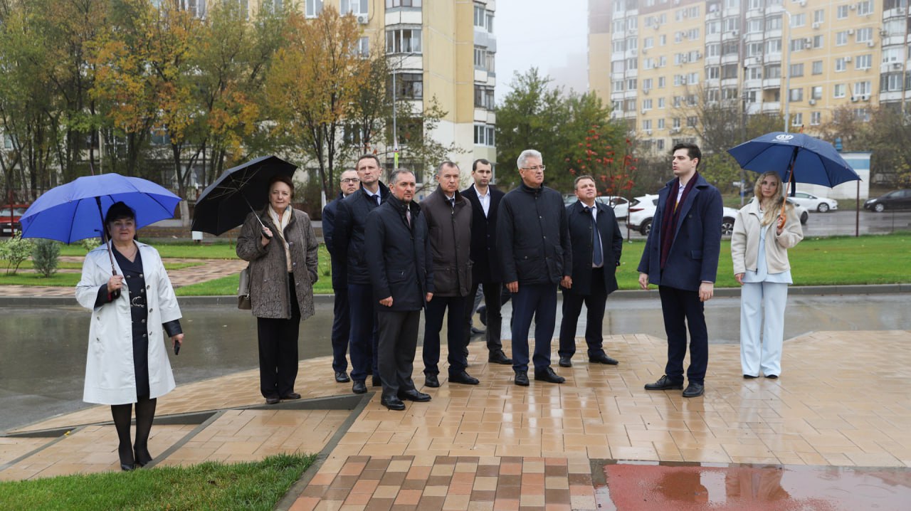 Средняя школа №121, расположенная на ул. Академика Бардина, распахнула свои двери для учащихся 1 сентября – ее появление позволило существенно повысить доступность образования для детей поселка ГЭС Средняя школа №121, расположенная на ул. Академика Бардина, распахнула свои двери для учащихся 1 сентября – ее появление позволило существенно повысить доступность образования для детей поселка ГЭС