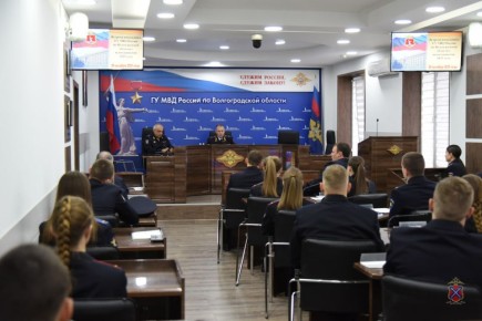Начальник регионального Главка МВД встретился с молодыми специалистами
