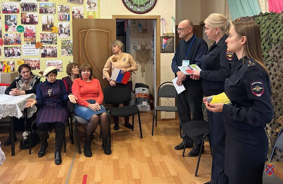 Волгоградские полицейские совместно с представителями региональной энергосбытовой компании встретились с пенсионерами