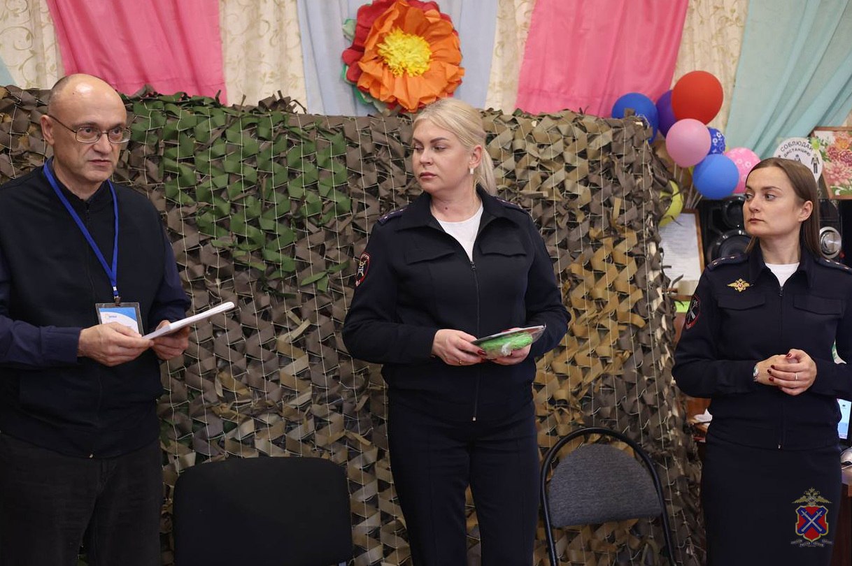 Волгоградские полицейские совместно с представителями региональной энергосбытовой компании встретились с пенсионерами Волгоградские полицейские совместно с представителями региональной энергосбытовой компании встретились с пенсионерами