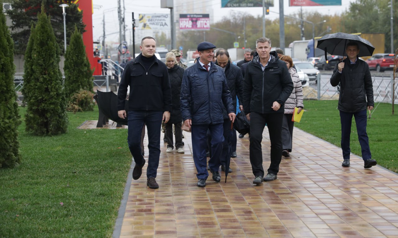 Пешеходная зона, островки для отдыха, малые архитектурные формы, зеленые насаждения и удобные спуски для маломобильных граждан - благоустройство общественной территории, прилегающей к ЗАГСу Советского района Волгограда... Пешеходная зона, островки для отдыха, малые архитектурные формы, зеленые насаждения и удобные спуски для маломобильных граждан - благоустройство общественной территории, прилегающей к ЗАГСу Советского района Волгограда...