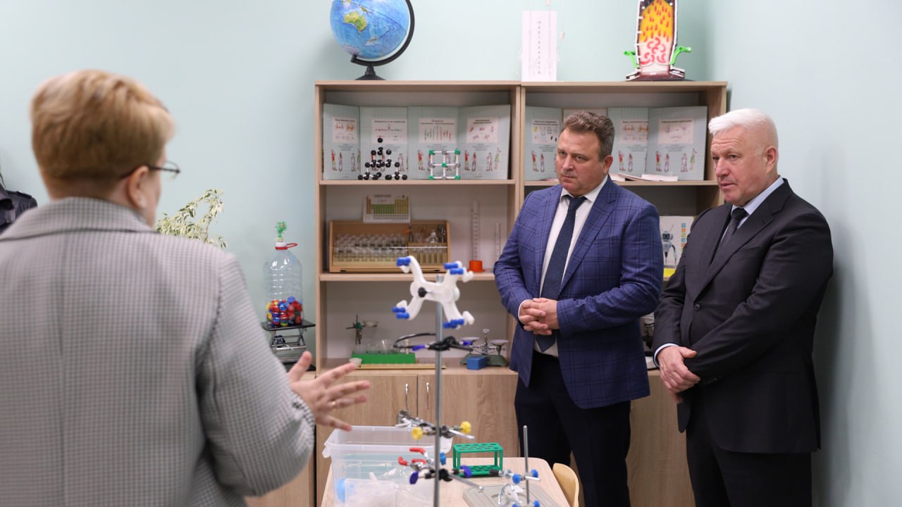 Средняя школа №121, расположенная на ул. Академика Бардина, распахнула свои двери для учащихся 1 сентября – ее появление позволило существенно повысить доступность образования для детей поселка ГЭС Средняя школа №121, расположенная на ул. Академика Бардина, распахнула свои двери для учащихся 1 сентября – ее появление позволило существенно повысить доступность образования для детей поселка ГЭС