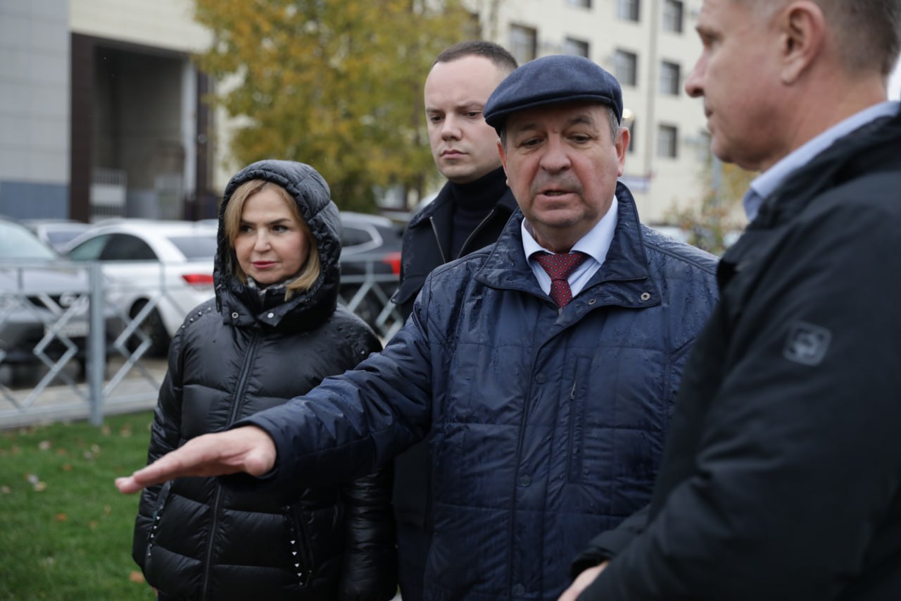 Пешеходная зона, островки для отдыха, малые архитектурные формы, зеленые насаждения и удобные спуски для маломобильных граждан - благоустройство общественной территории, прилегающей к ЗАГСу Советского района Волгограда... Пешеходная зона, островки для отдыха, малые архитектурные формы, зеленые насаждения и удобные спуски для маломобильных граждан - благоустройство общественной территории, прилегающей к ЗАГСу Советского района Волгограда...