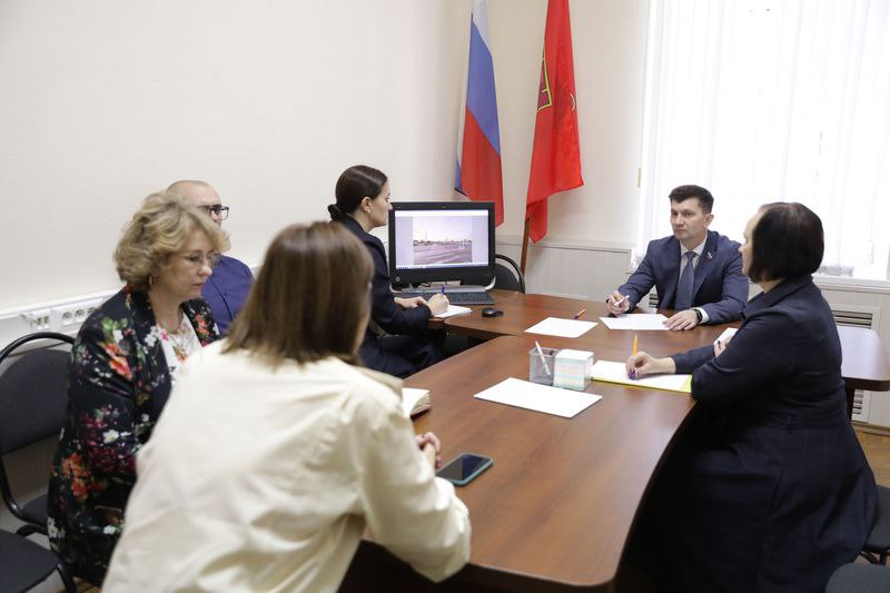 Вице-спикер Геннадий Кузнецов провел прием граждан по личным вопросам Вице-спикер Геннадий Кузнецов провел прием граждан по личным вопросам