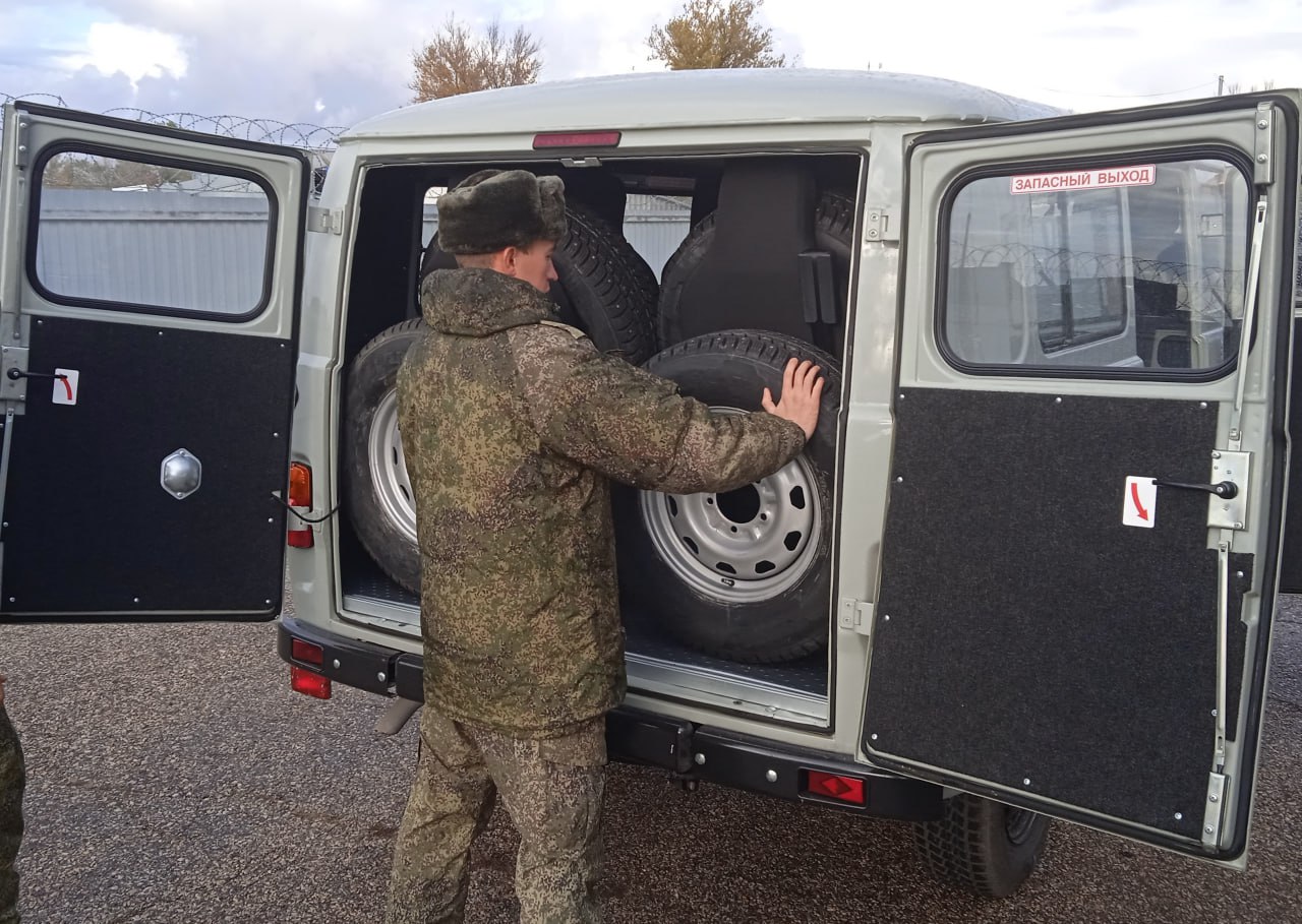 Автомобили и комплекты защитной техники передала Волгоградская область в зону СВО Автомобили и комплекты защитной техники передала Волгоградская область в зону СВО
