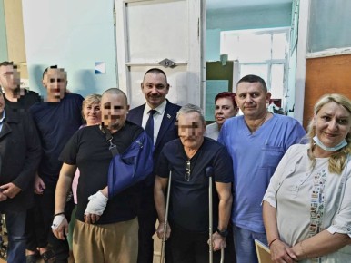 Вместе с руководителем АНО "Благо" Равилем Тазетдиновым посетил наших ребят- военнослужащих, проходящих лечение в хирургическом отделении 12 клинической больницы