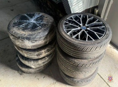 В Камышинском районе оперативники задержали подозреваемых в краже колес