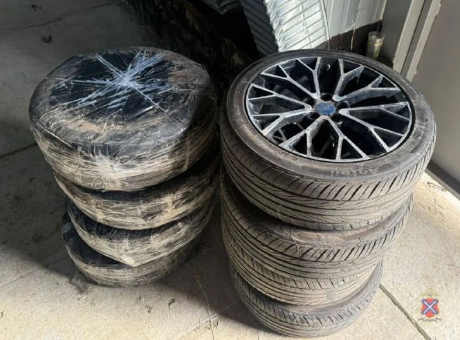 В Камышинском районе оперативники задержали подозреваемых в краже колес