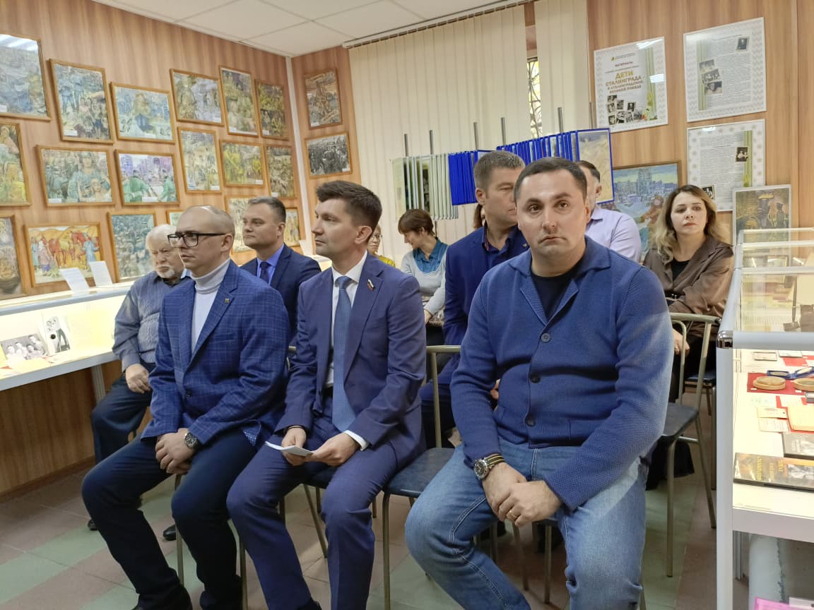 Аванс-показ раритетов из семейных архивов сталинградцев состоялся сегодня в Волгограде Аванс-показ раритетов из семейных архивов сталинградцев состоялся сегодня в Волгограде