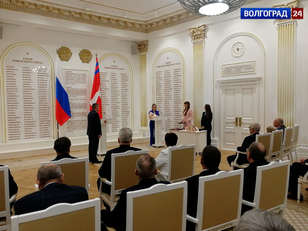 Андрей Бочаров вручил медаль ордена «За заслуги перед Отечеством» II степени заместителю директора ГТРК «Волгоград-ТРВ» Надежде Кулешовой Андрей Бочаров вручил медаль ордена «За заслуги перед Отечеством» II степени заместителю директора ГТРК «Волгоград-ТРВ» Надежде Кулешовой