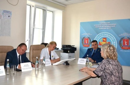 Прокурором Дзержинского района Волгограда Кириллом Гольбрайхом проведен личный прием граждан в ГУЗ «Городская клиническая больница скорой медицинской помощи 25»