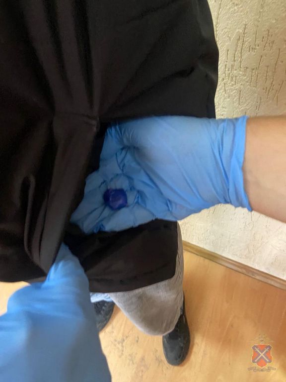 В Камышине полицейские задержали подозреваемого в хранении наркотиков