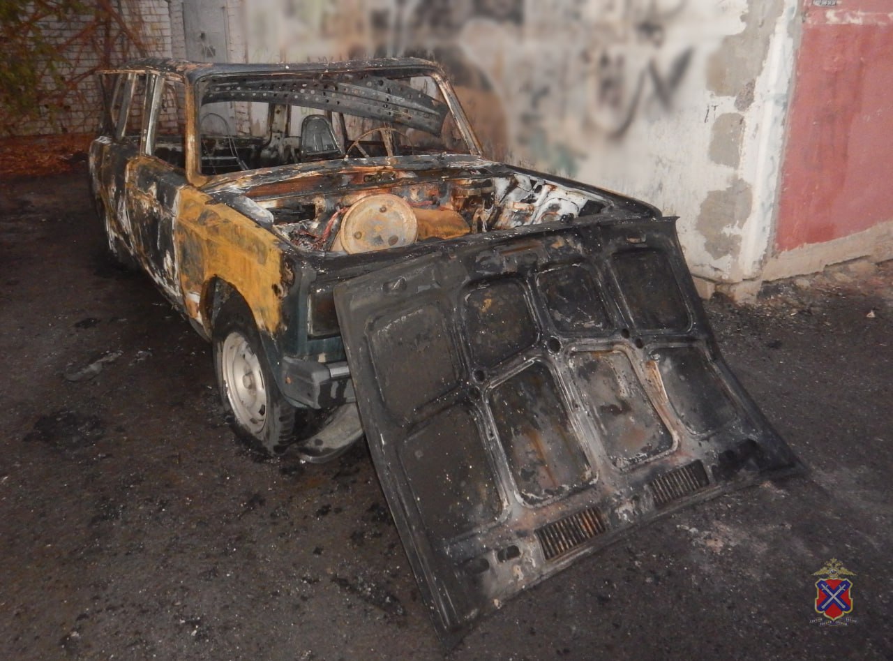 В Краснооктябрьском районе оперативники установили и задержали подозреваемого в поджоге двух автомобилей В Краснооктябрьском районе оперативники установили и задержали подозреваемого в поджоге двух автомобилей