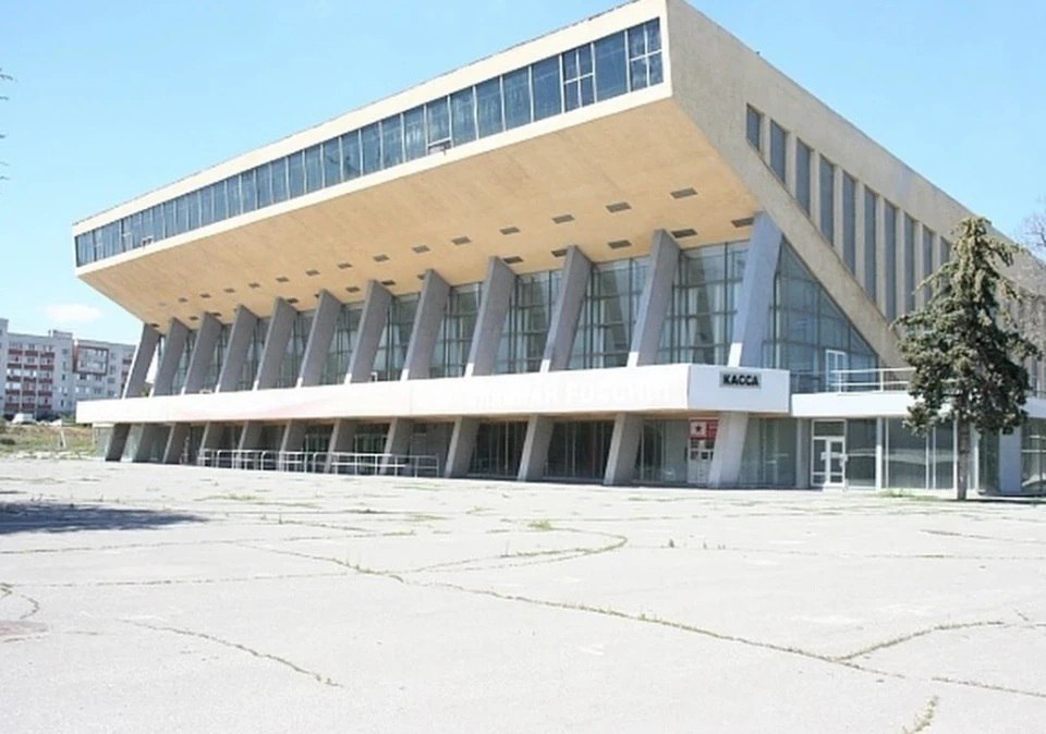 В Волгограде подрядчика включили в «черный список» за срыв реконструкции Дворца спорта