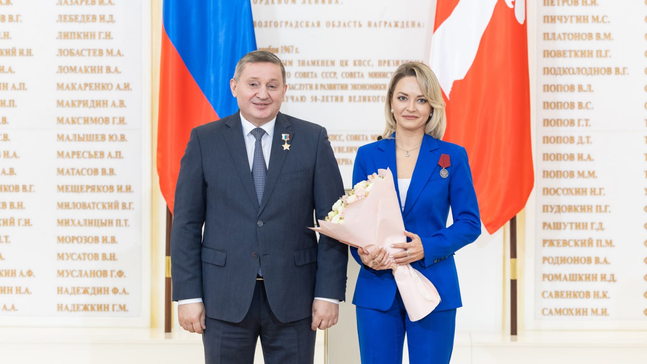 Андрей Бочаров вручил государственные награды жителям Волгоградской области Андрей Бочаров вручил государственные награды жителям Волгоградской области