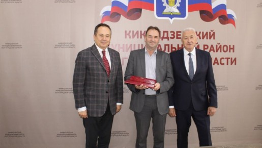 В ходе рабочей поездки в Киквидзенский район председатель Волгоградской областной Думы Александр Блошкин и депутат регионального парламента, генеральный директор ООО «Газпром трансгаз Волгоград» Юрий Марамыгин поздравили...