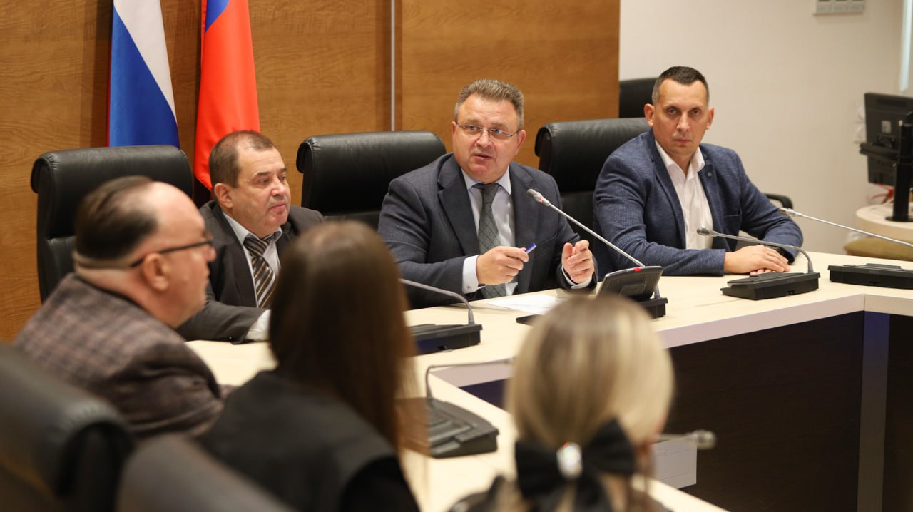 Сегодня с ознакомительной экскурсией в областной Думе побывали учителя информатики Тракторозаводского района Волгограда Сегодня с ознакомительной экскурсией в областной Думе побывали учителя информатики Тракторозаводского района Волгограда