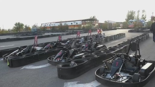 31 октября в Волжский прибыли три гоночных болида, которые будут представлены на презентации фильма «Блогерши»