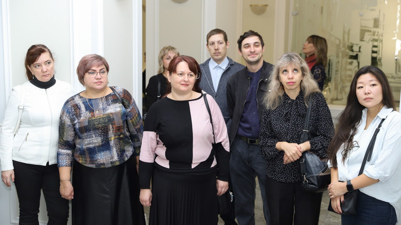 Сегодня с ознакомительной экскурсией в областной Думе побывали учителя информатики Тракторозаводского района Волгограда Сегодня с ознакомительной экскурсией в областной Думе побывали учителя информатики Тракторозаводского района Волгограда