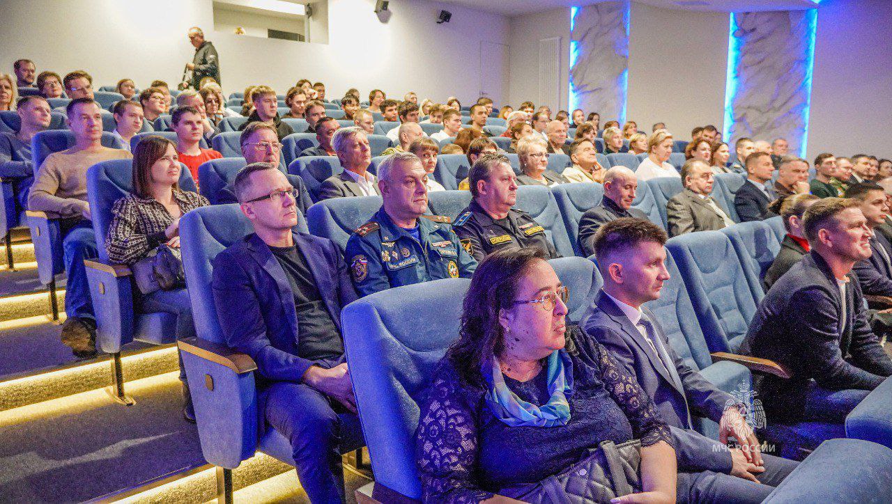 В Волгограде состоялся закрытый показ нового фильма «СталГРЭС. Стальное сердце Сталинграда» В Волгограде состоялся закрытый показ нового фильма «СталГРЭС. Стальное сердце Сталинграда»