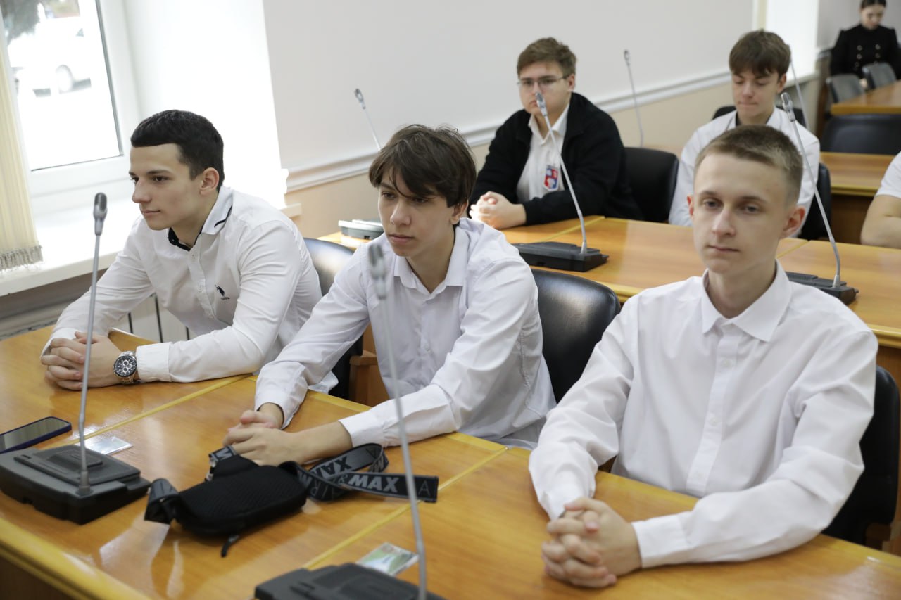 В гордуме Волгограда стартовал третий сезон образовательного проекта «Разговоры о важном» В гордуме Волгограда стартовал третий сезон образовательного проекта «Разговоры о важном»