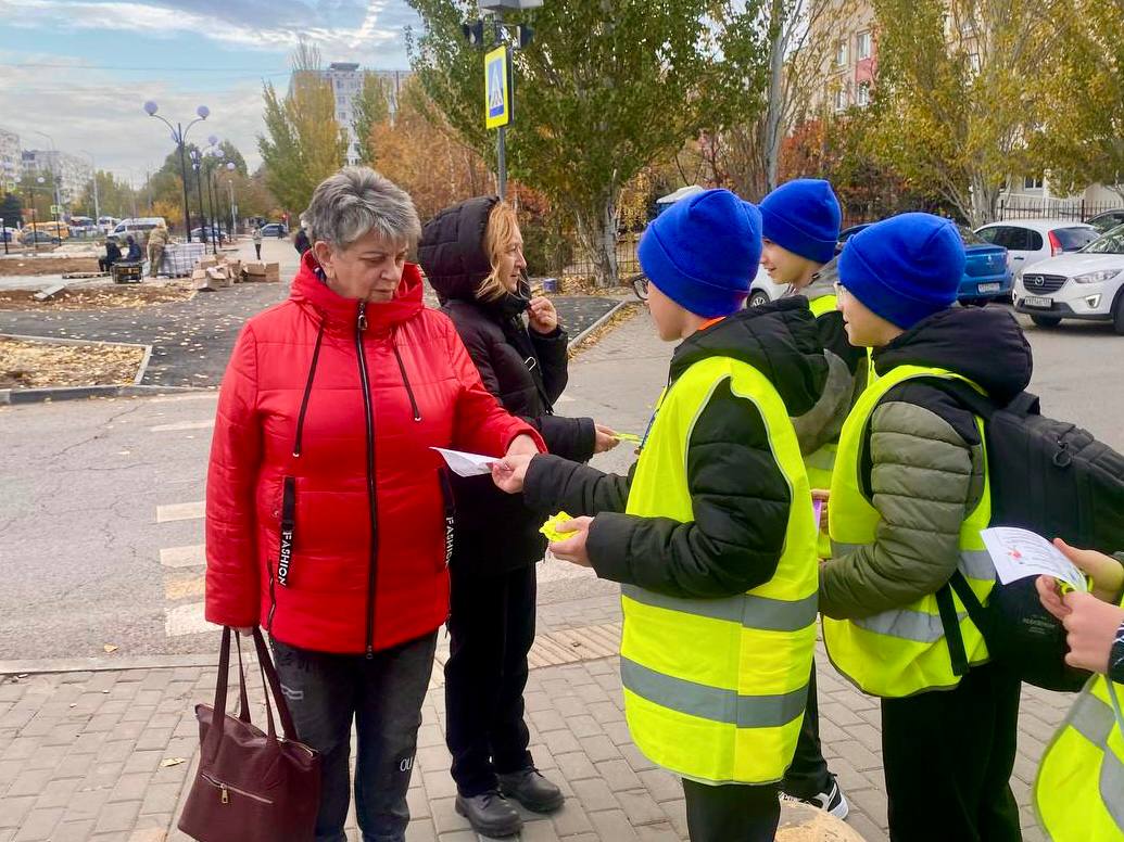 В Волжском прошла профилактическая акция "Засветись!" В Волжском прошла профилактическая акция "Засветись!"