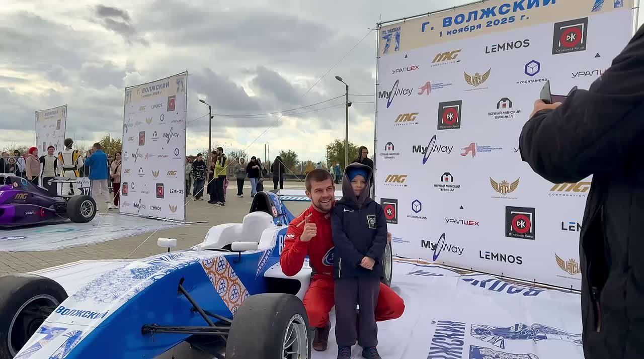 Специальными гостями сегодняшнего мероприятия также стали титулованные гонщики российских и международных соревнований Юрий Григоренко, Игорь Яворовский и Владислав Рябов