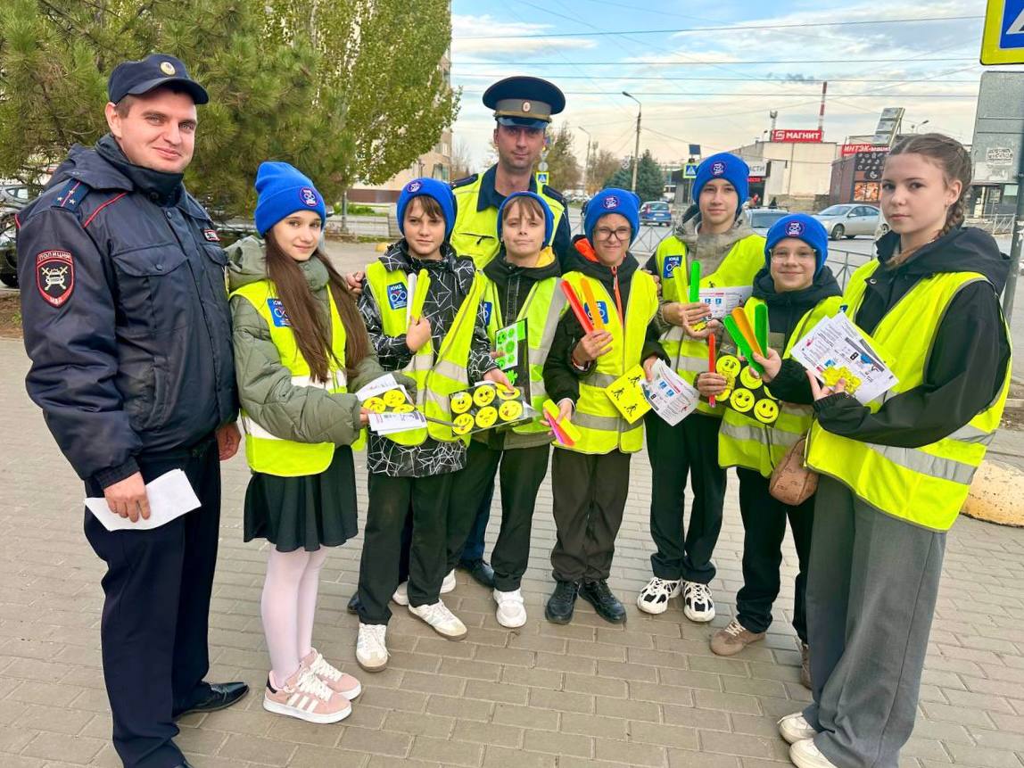 В Волжском прошла профилактическая акция "Засветись!" В Волжском прошла профилактическая акция "Засветись!"