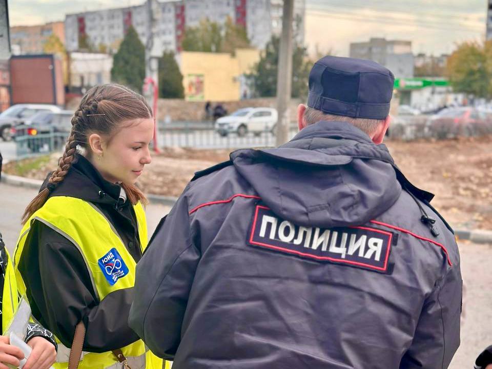 В Волжском прошла профилактическая акция "Засветись!" В Волжском прошла профилактическая акция "Засветись!"