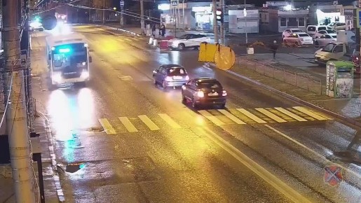 Видео: две иномарки столкнулись в Волгограде