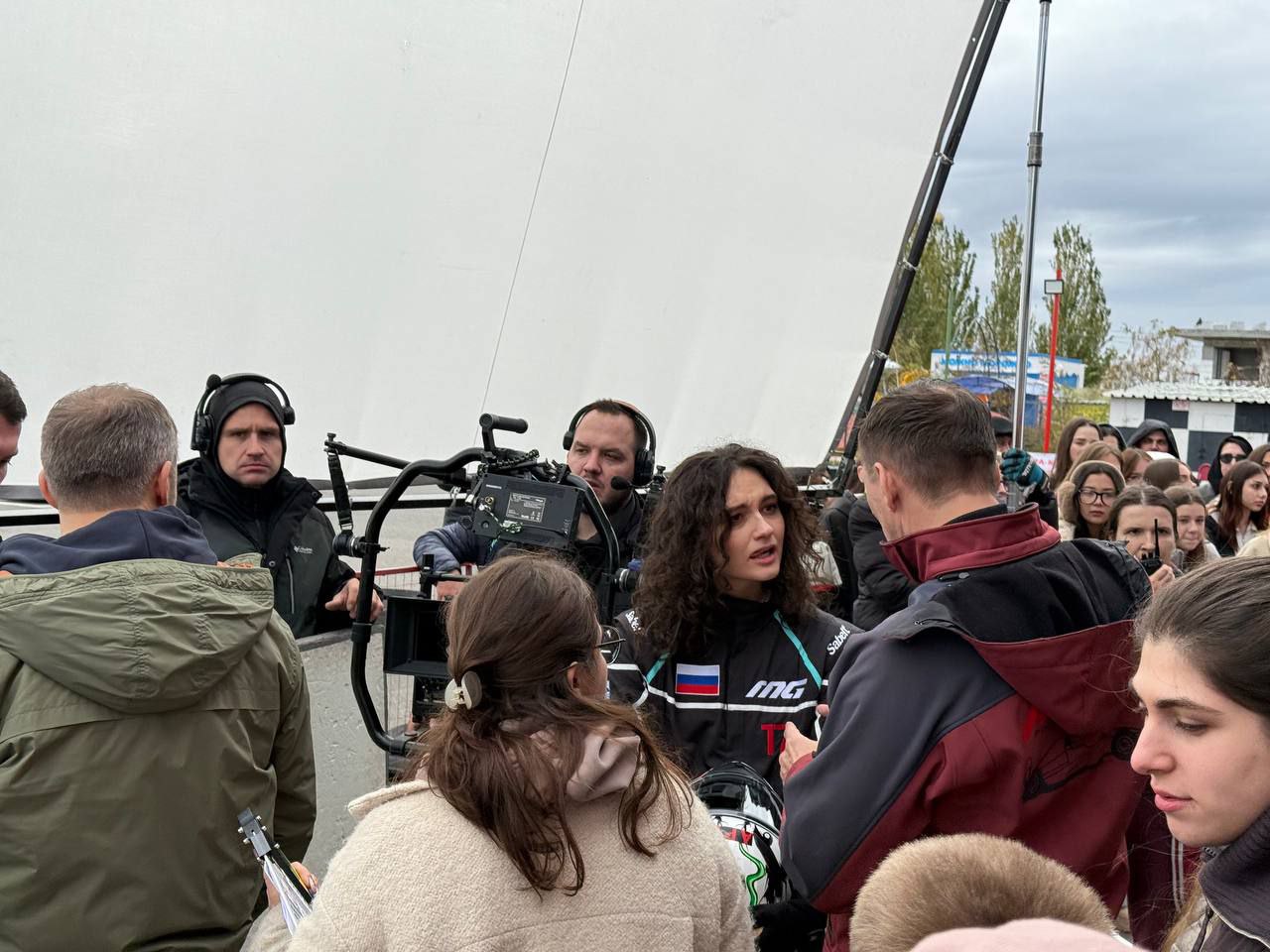 7 Главную героиню-волжанку в фильме «Блогерши» играет внучка известного режиссера Андрея Кончаловского – актриса Мария Михалкова-Кончаловская 7 Главную героиню-волжанку в фильме «Блогерши» играет внучка известного режиссера Андрея Кончаловского – актриса Мария Михалкова-Кончаловская