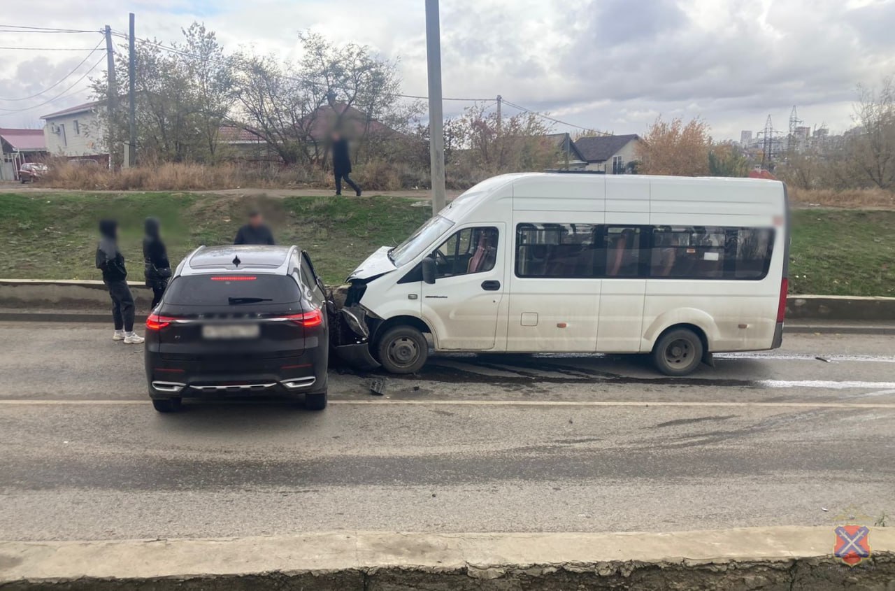 В Волгограде двое пассажиров ГАЗели пострадали в ДТП с иномаркой