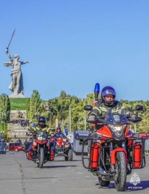 МЧС России желает всем отличного настроения в День народного единства!