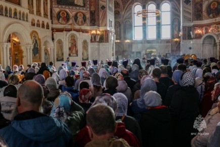 Сотрудники МЧС России приняли участие в Божественной литургии