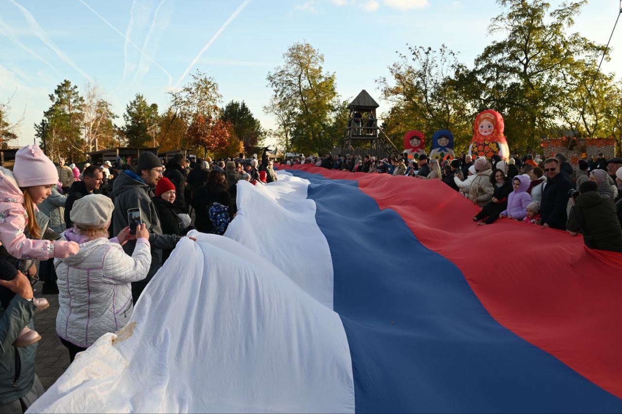 Волгоградцев в День народного единства накормили ухой и кашей в ЦПКиО Волгоградцев в День народного единства накормили ухой и кашей в ЦПКиО