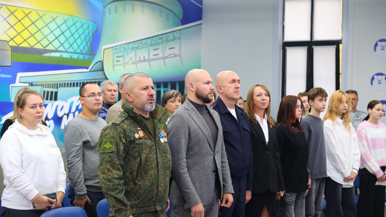 Паспорта в День народного единства: важный шаг для юных волгоградцев Паспорта в День народного единства: важный шаг для юных волгоградцев