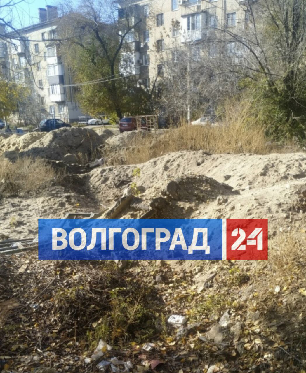 Жители Тракторозаводского района Волгограда жалуются на мусор во дворе Жители Тракторозаводского района Волгограда жалуются на мусор во дворе