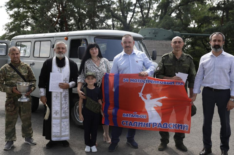 Сегодня депутат Алексей Васютенко отмечает свой день рождения, который совпадает с Днём народного единства – символично для человека, искренне любящего свою страну Сегодня депутат Алексей Васютенко отмечает свой день рождения, который совпадает с Днём народного единства – символично для человека, искренне любящего свою страну