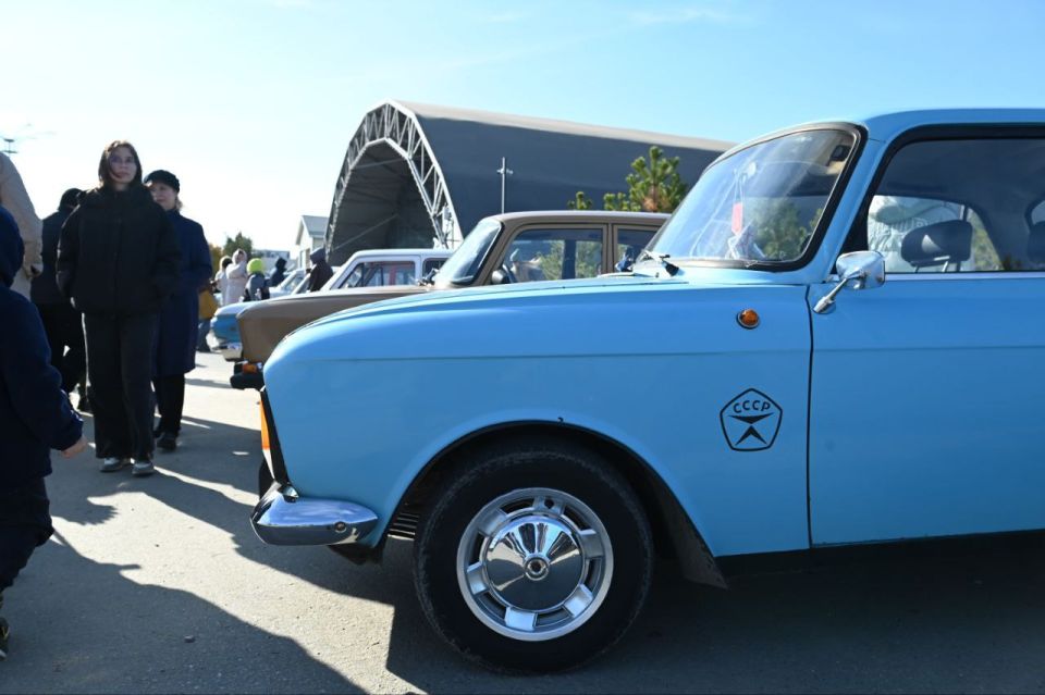 Волгоградцев в День народного единства накормили ухой и кашей в ЦПКиО Волгоградцев в День народного единства накормили ухой и кашей в ЦПКиО