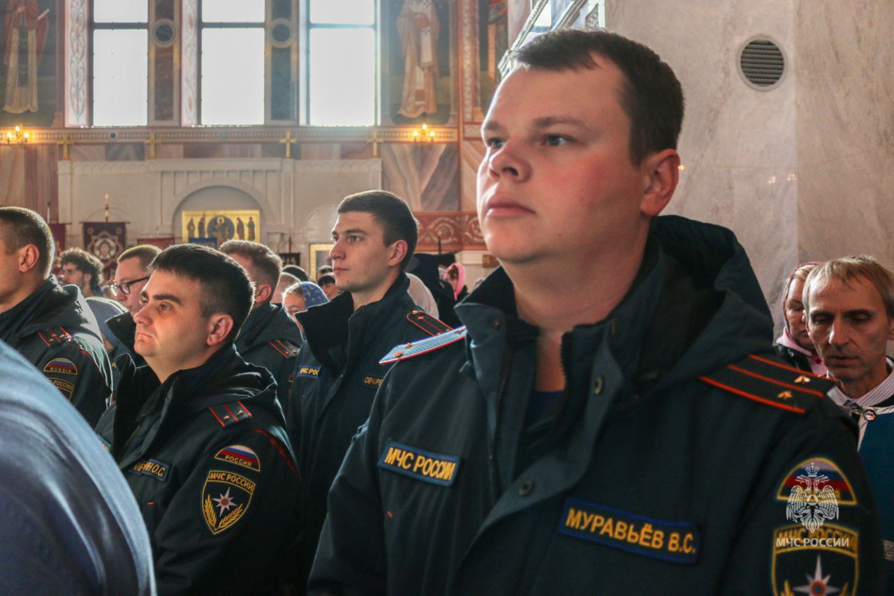 Сотрудники МЧС России приняли участие в Божественной литургии Сотрудники МЧС России приняли участие в Божественной литургии