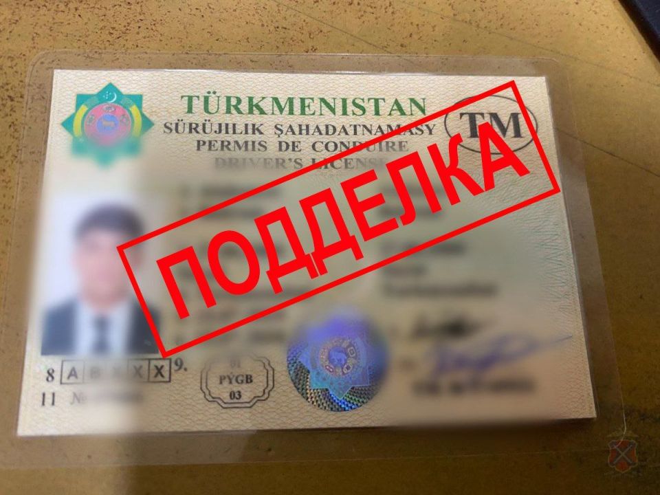 В Среднеахтубинском районе на посту ДПС сотрудники Госавтоинспекции задержали водителя с поддельными документами