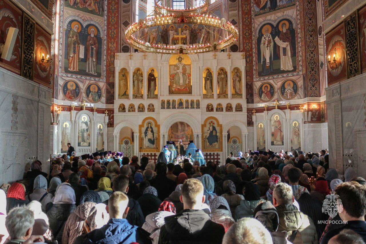 Сотрудники МЧС России приняли участие в Божественной литургии Сотрудники МЧС России приняли участие в Божественной литургии