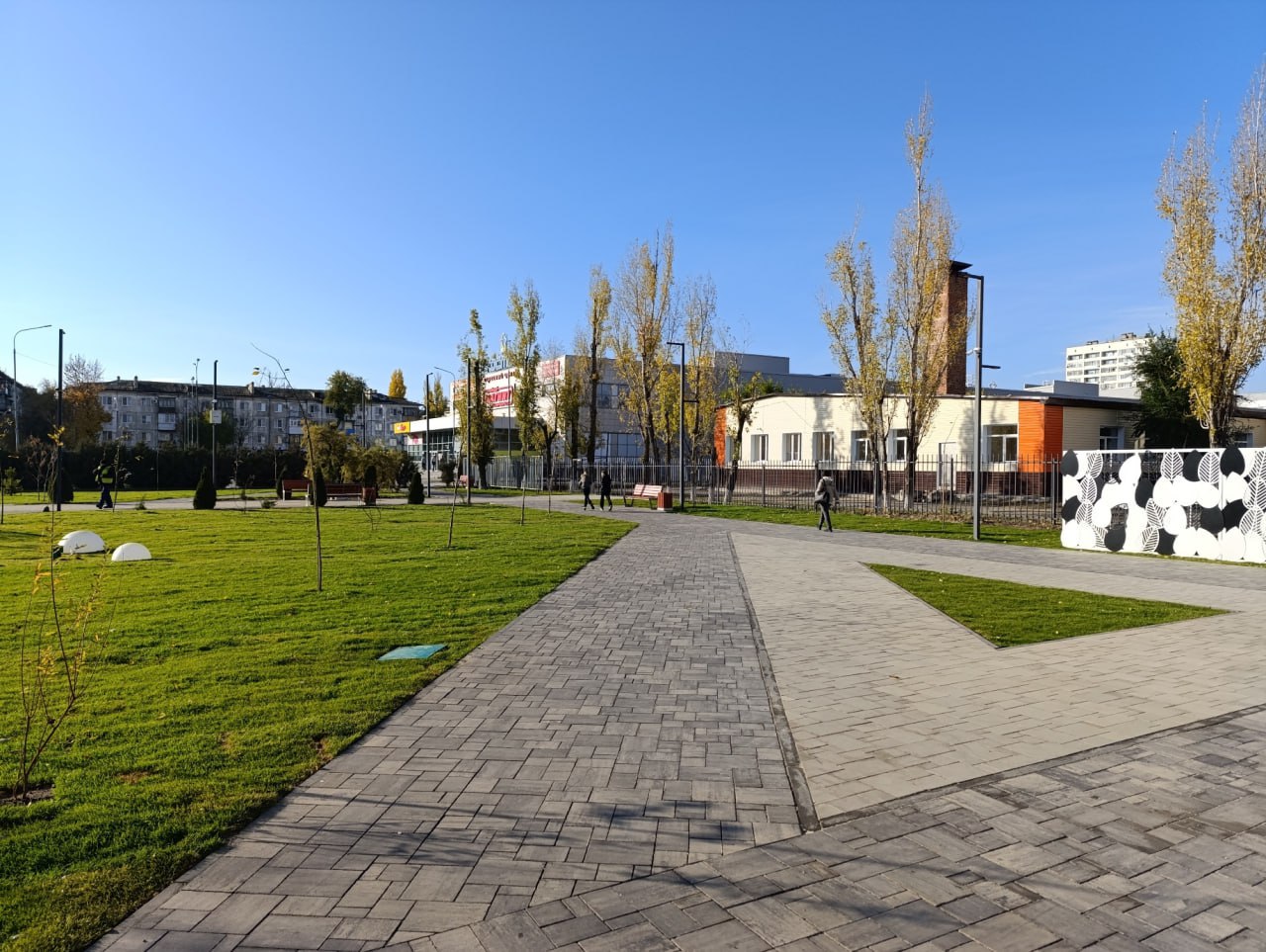 В Кировском районе завершено благоустройство сквера имени Николая Руднева В Кировском районе завершено благоустройство сквера имени Николая Руднева