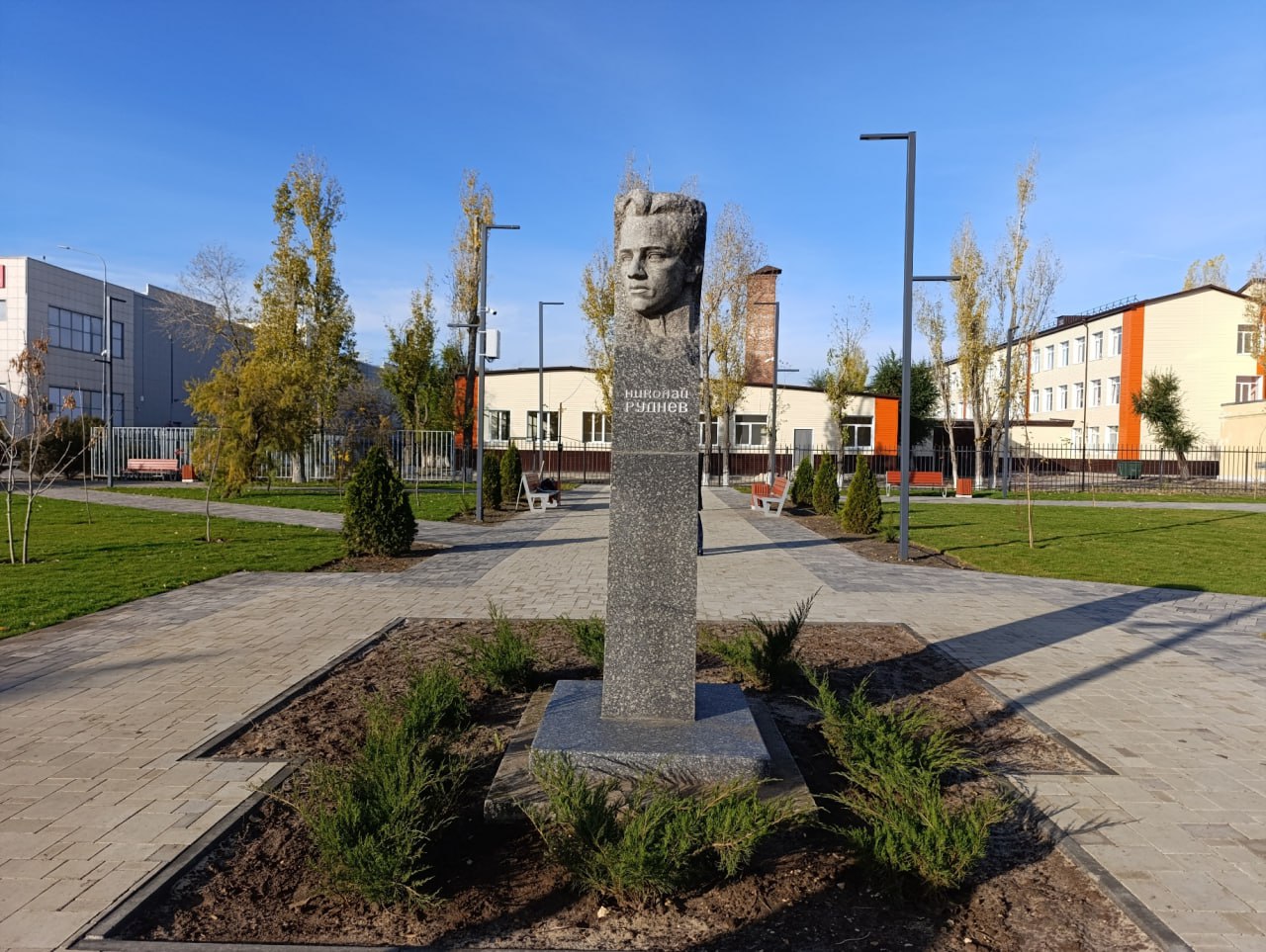 В Кировском районе завершено благоустройство сквера имени Николая Руднева В Кировском районе завершено благоустройство сквера имени Николая Руднева