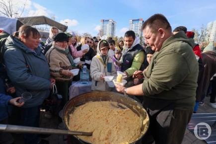 600 порций ухи и каши отведали волгоградцы в ЦПКиО