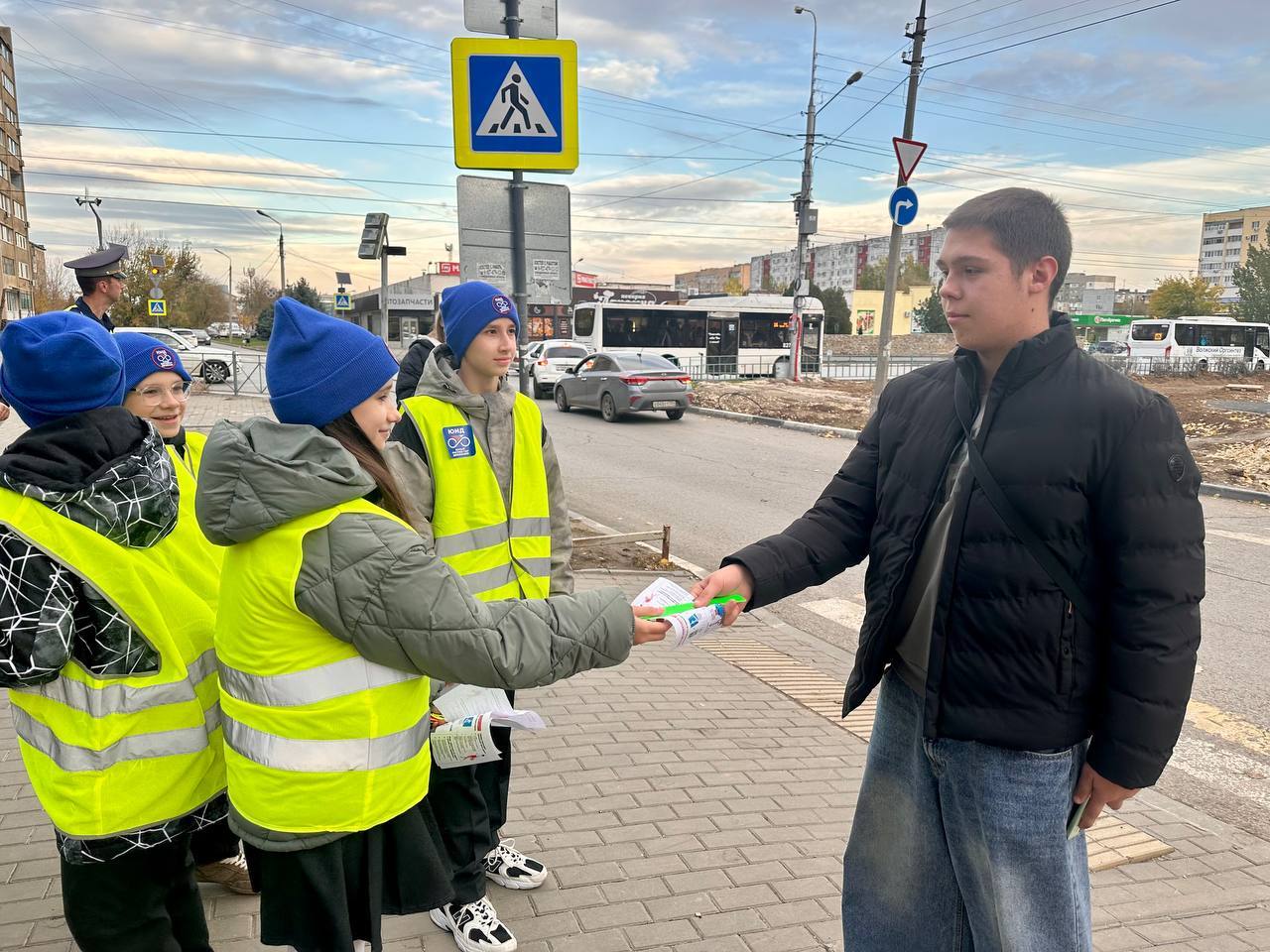 Профилактическая акция «Засветись» прошла в Волжском Профилактическая акция «Засветись» прошла в Волжском