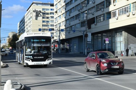 Камеры на городском автобусе в Волгограде случайно сняли, как завербованная девушка подожгла два полицейских авто