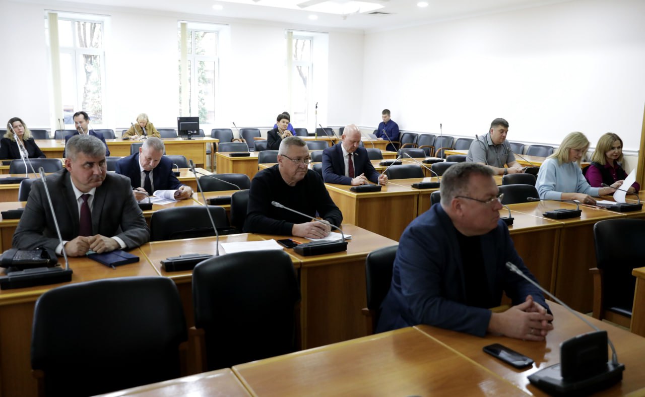 В Волгоградской городской Думе продолжается системная работа по формированию перечня уличных лестниц, требующих ремонта в первоочередном порядке