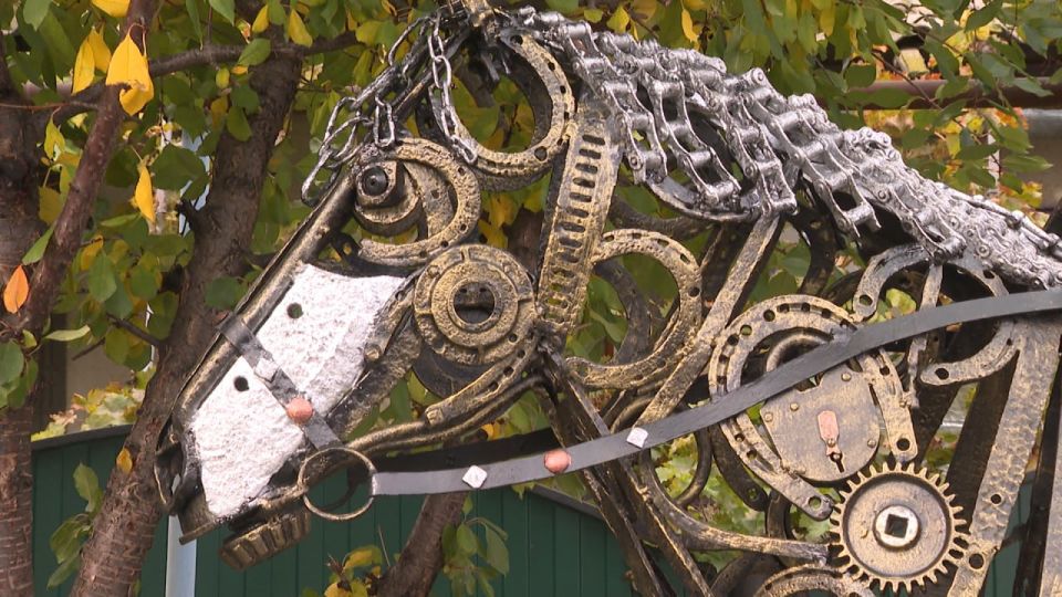 Мастер из Октябрьского района создал арт-объект в честь хлебопашцев Мастер из Октябрьского района создал арт-объект в честь хлебопашцев