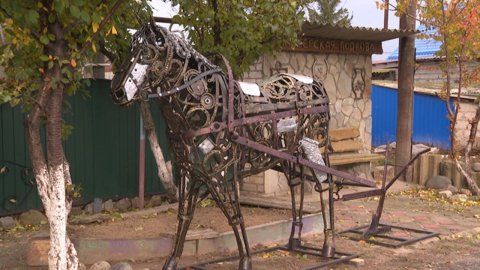 Мастер из Октябрьского района создал арт-объект в честь хлебопашцев Мастер из Октябрьского района создал арт-объект в честь хлебопашцев